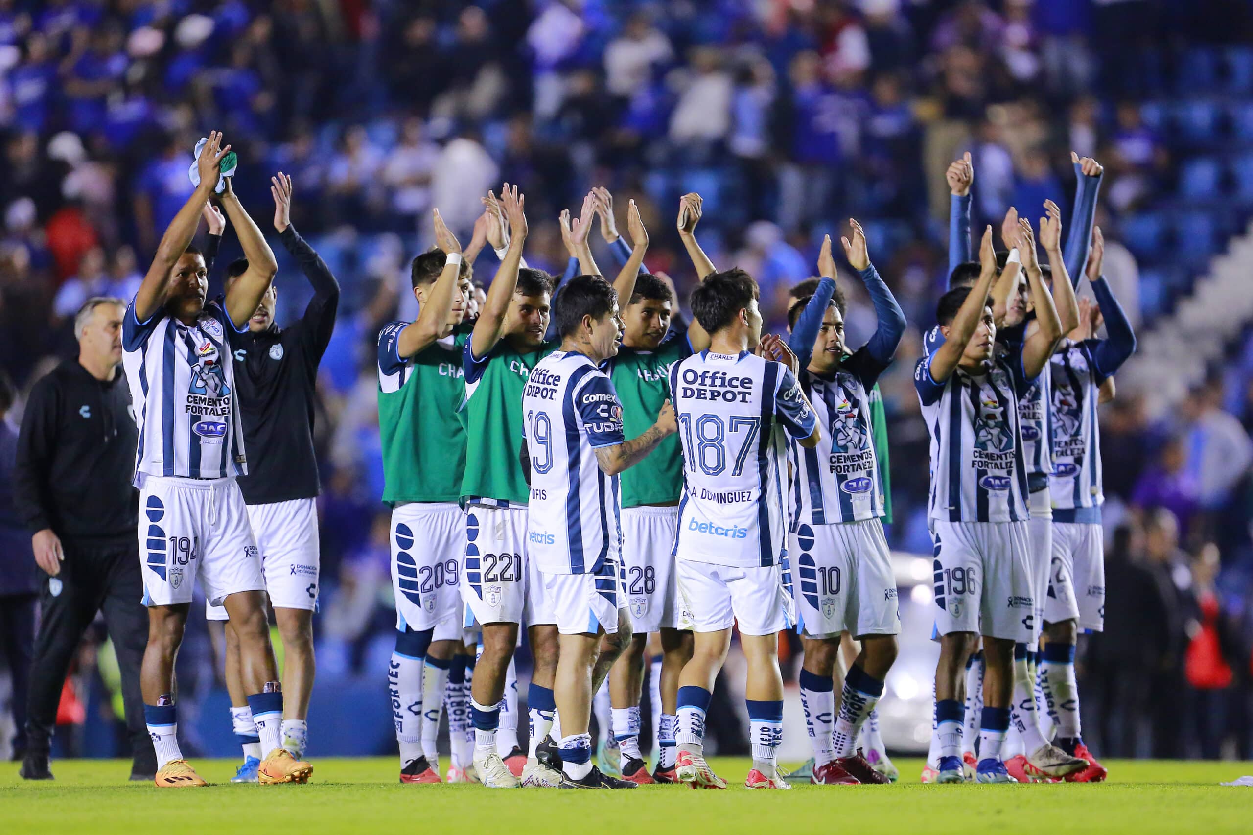 Tuzos del Pachuca su triunfo ante Cruz Azul.