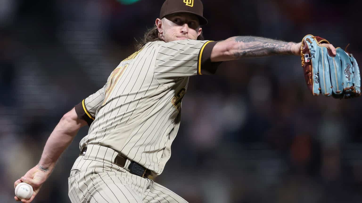 JOSH HADER HACE UN LANZAMIENTO CON LOS SAN DIEGO PADRES