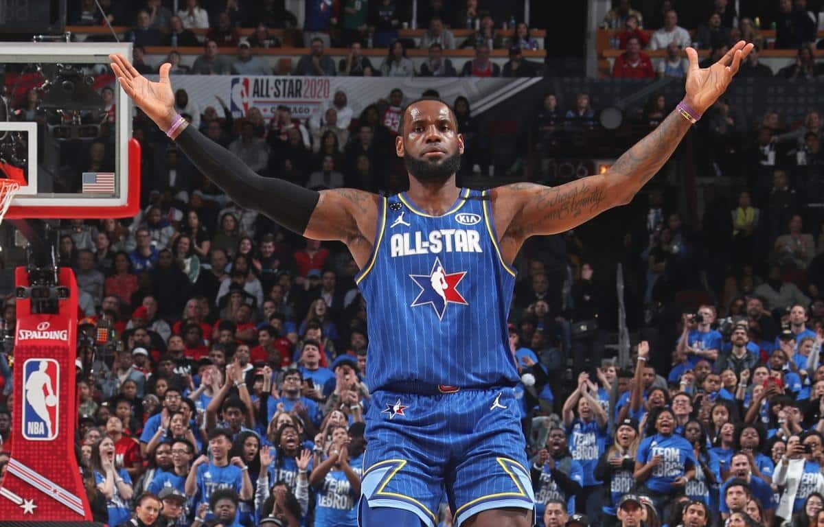 LEBRON JAMES CELEBRA EN EL JUEGO DE ESTRELLAS