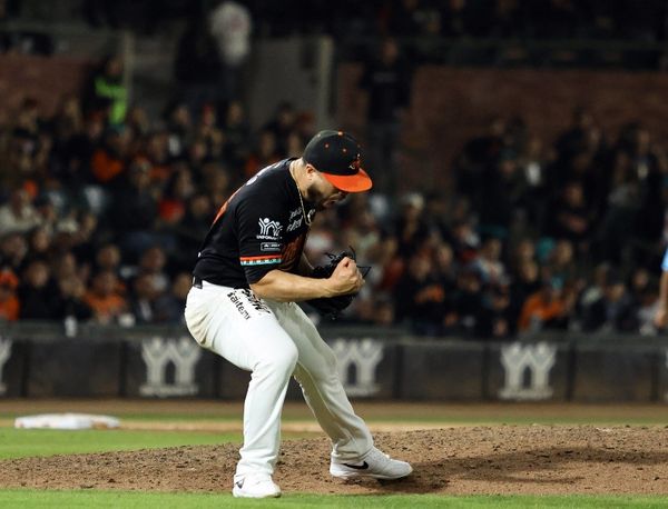 Manny Barreda festeja ponche con Naranjeros en la final de la LAMP.