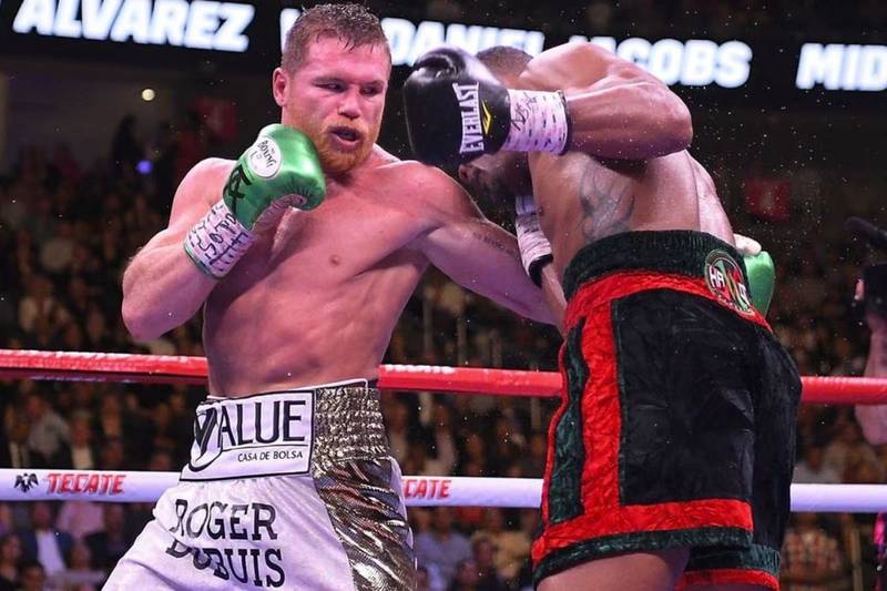 CANELO ALVAREZ GOLPEA CON FUERZA