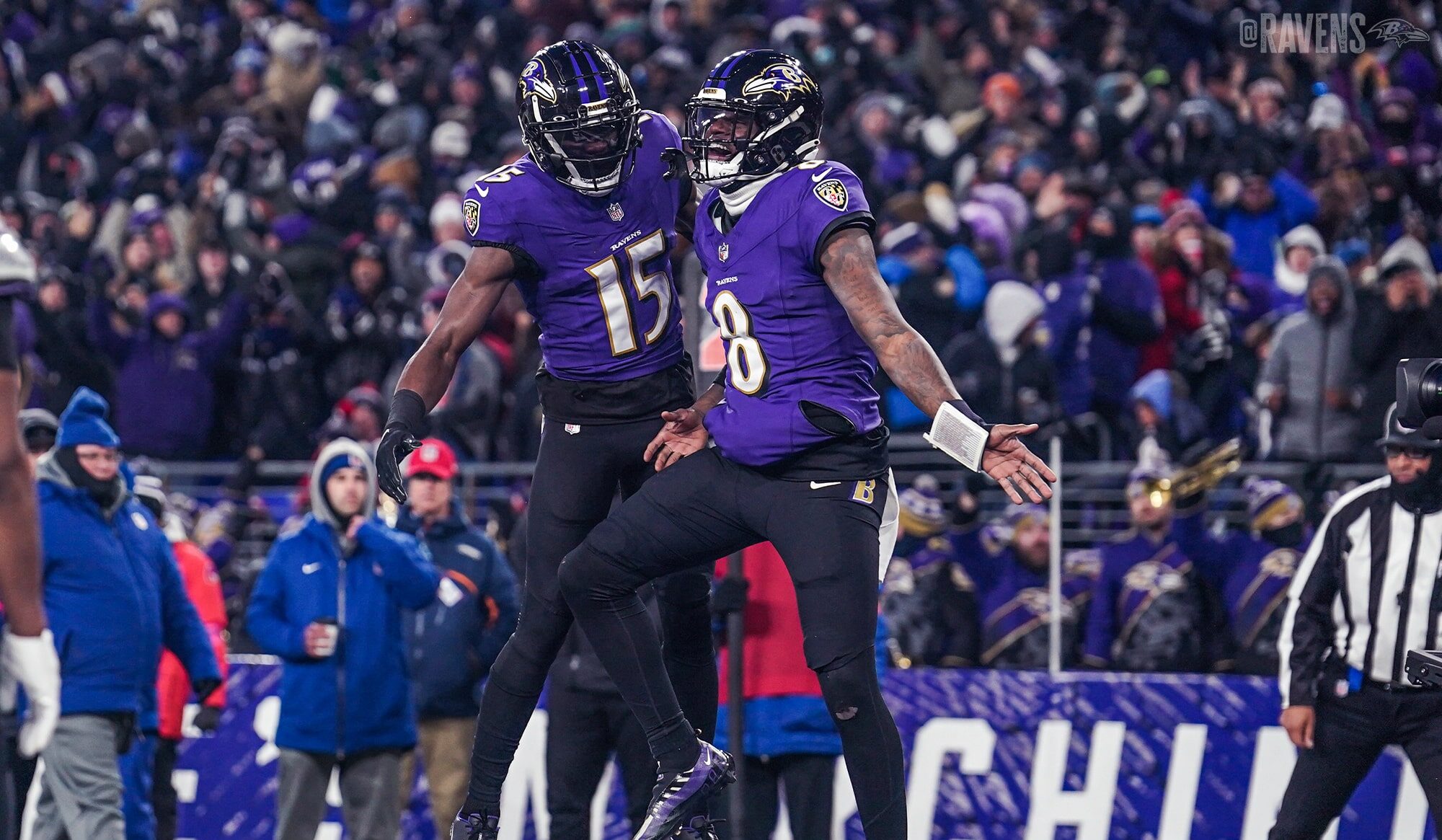 LAMAR JACKSON DE LOS RAVENS CELEBRA LA VICTORIA SOBRE LOS TEXANS