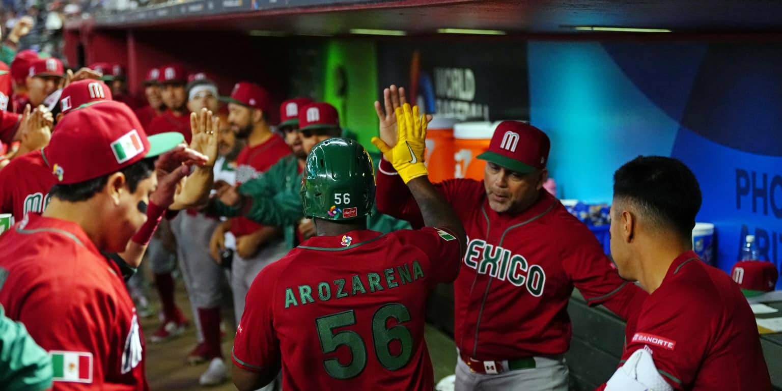 Selección Mexicana festeja carrera en el Clásico Mundial d e Beisbol.