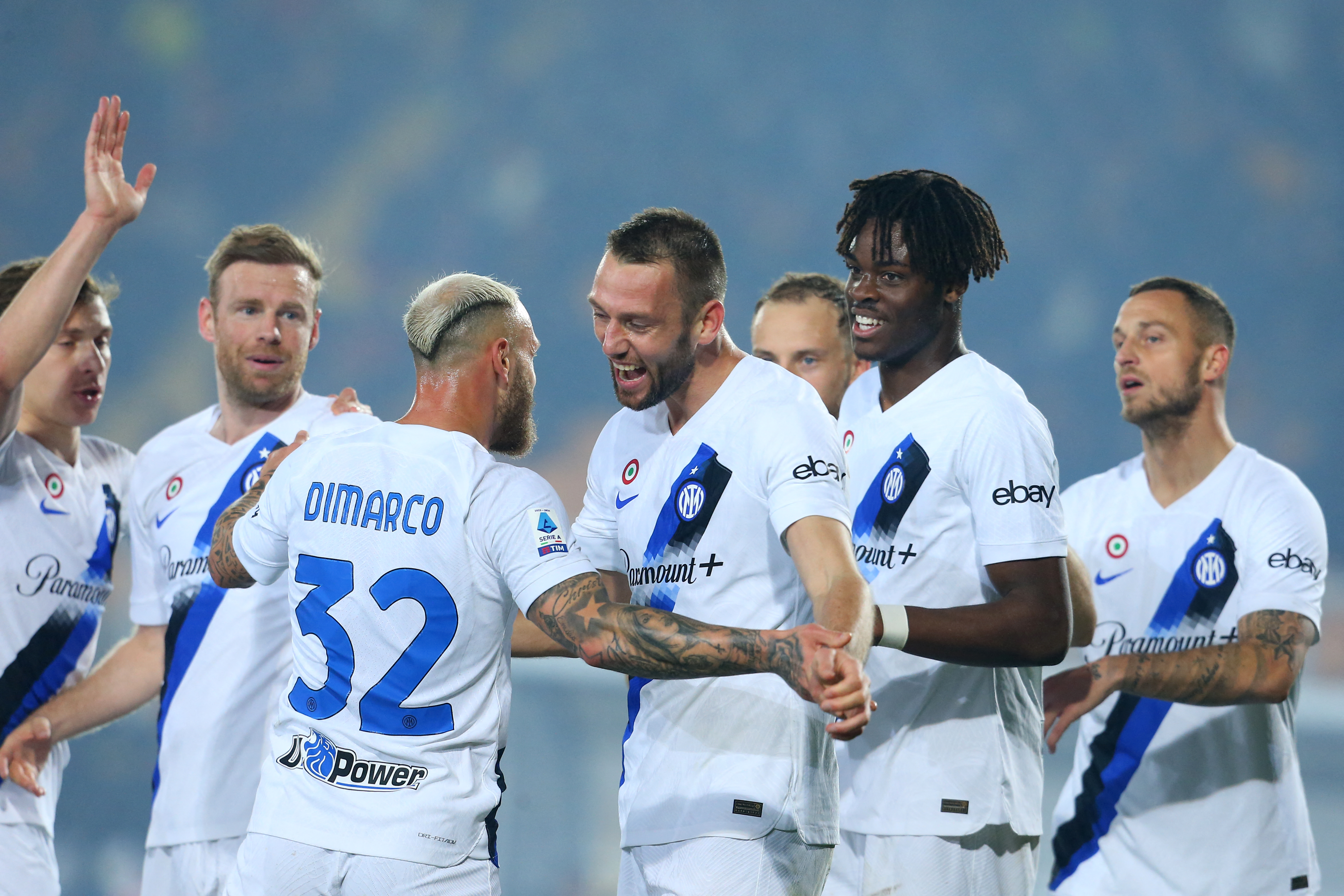 Inter de Milán festeja un gol en el partido ante el Lecce.