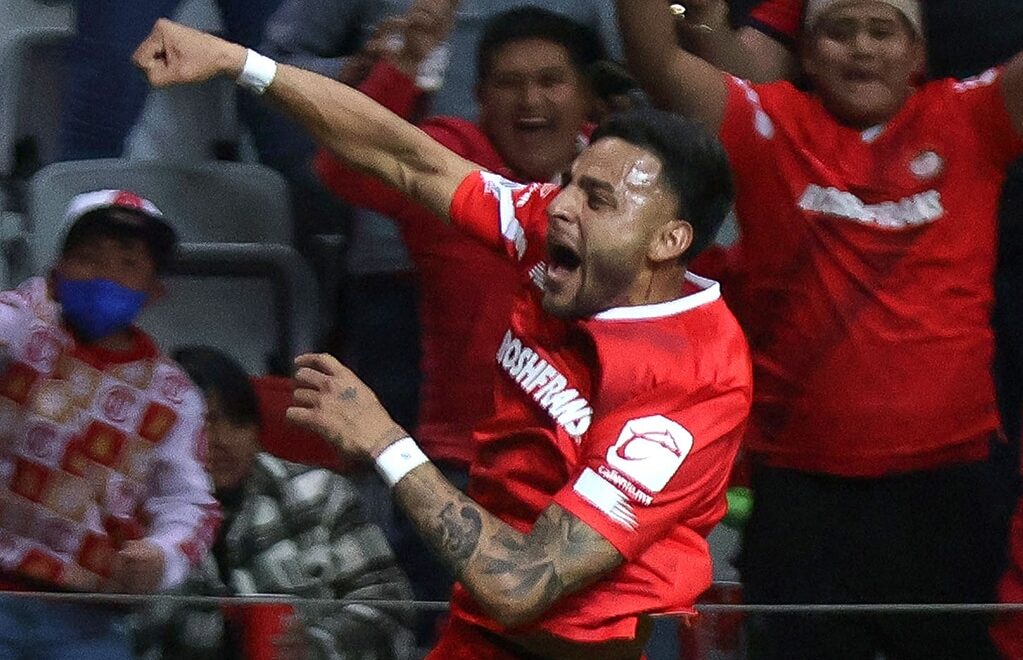 ALEXIS VEGA CELEBRA SU GOL CON EL TOLUCA