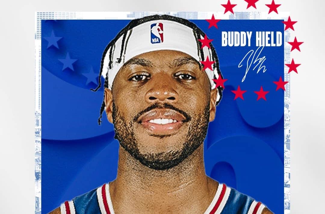 FOTO DE BUDDY HIELD CON LOS SIXERS