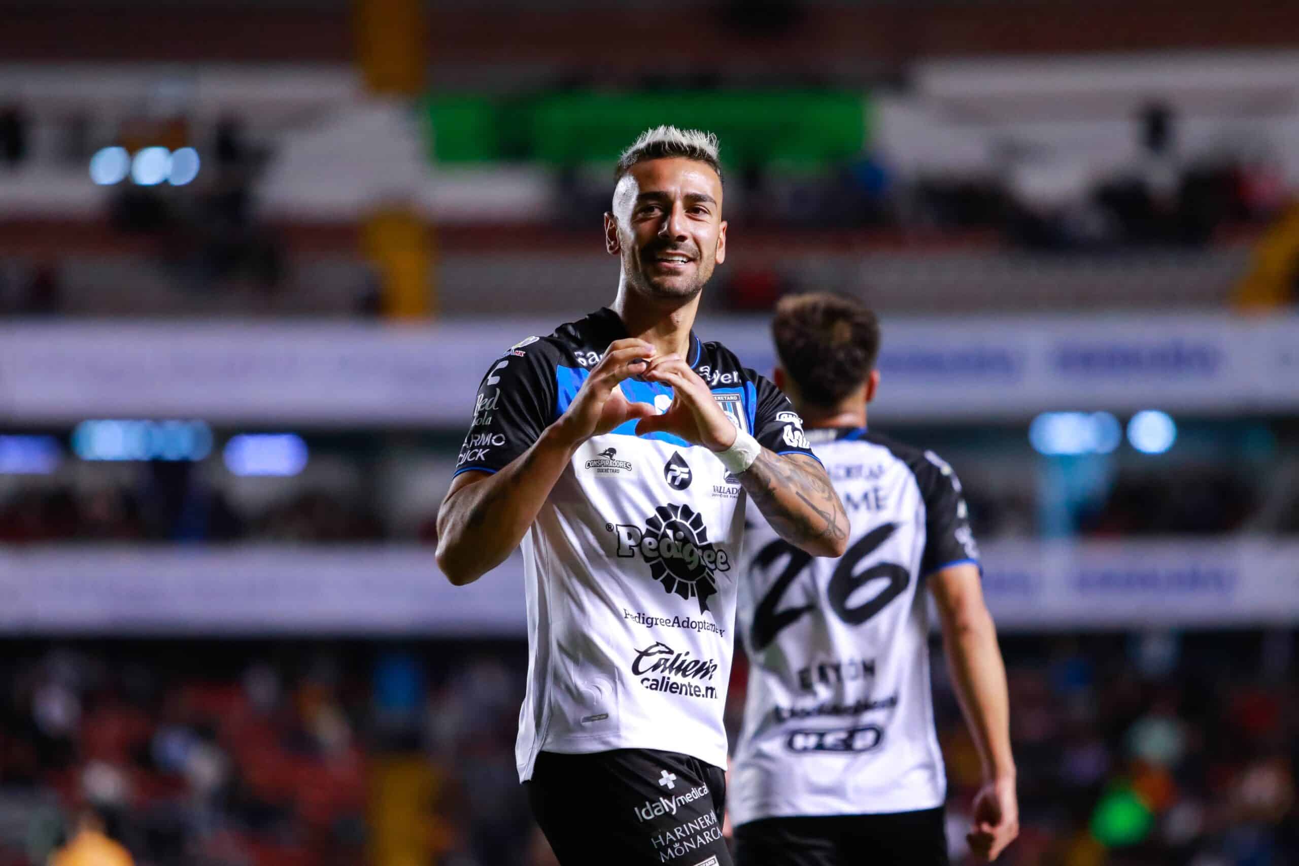 FACUNDO BATISTA DE GALLOS FESTEJA UN GOL PARA GALLOS EN LA LIGA MX