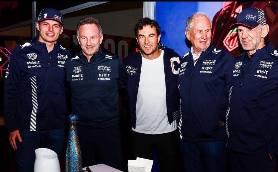 El equipo de Red Bull con Horner y Helmut Marko