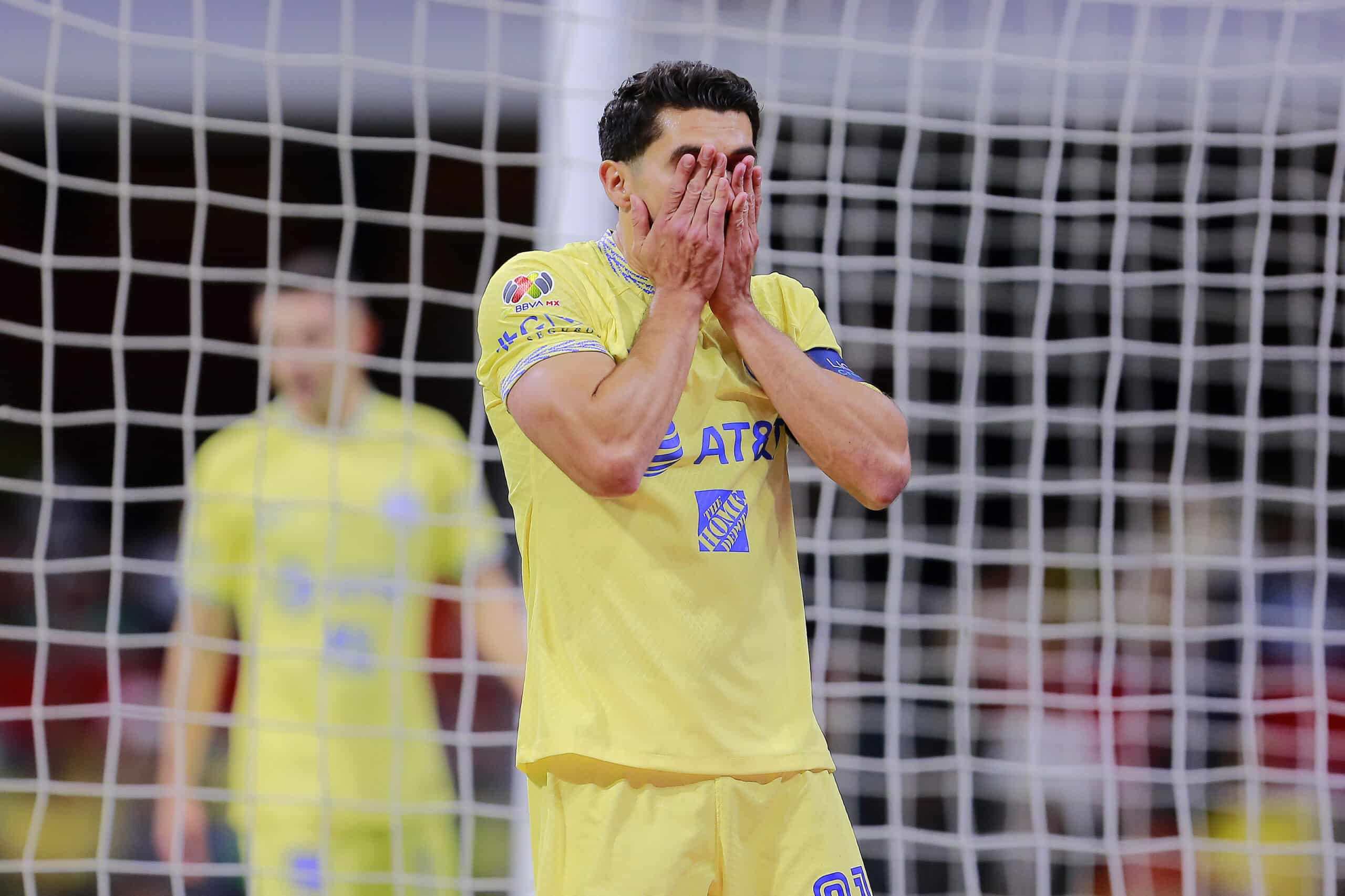 Henry Josue Martin del América en lamento durante el juego de la jornada 8 del Torneo Clausura 2023.