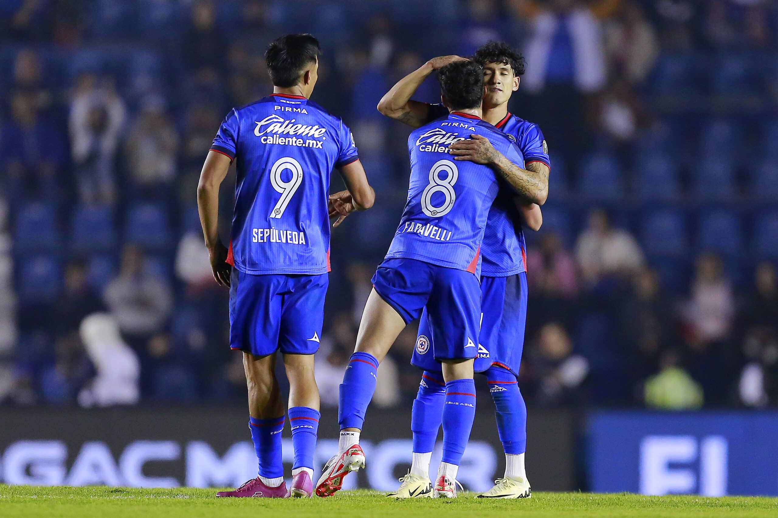 Carlos Uriel Antuna del Cruz Azul en festejo con Lorenzo Faravelli despues de anotar el segundo gol de su equipo durante el juego de la jornada 6 del Torneo Clausura 2024.