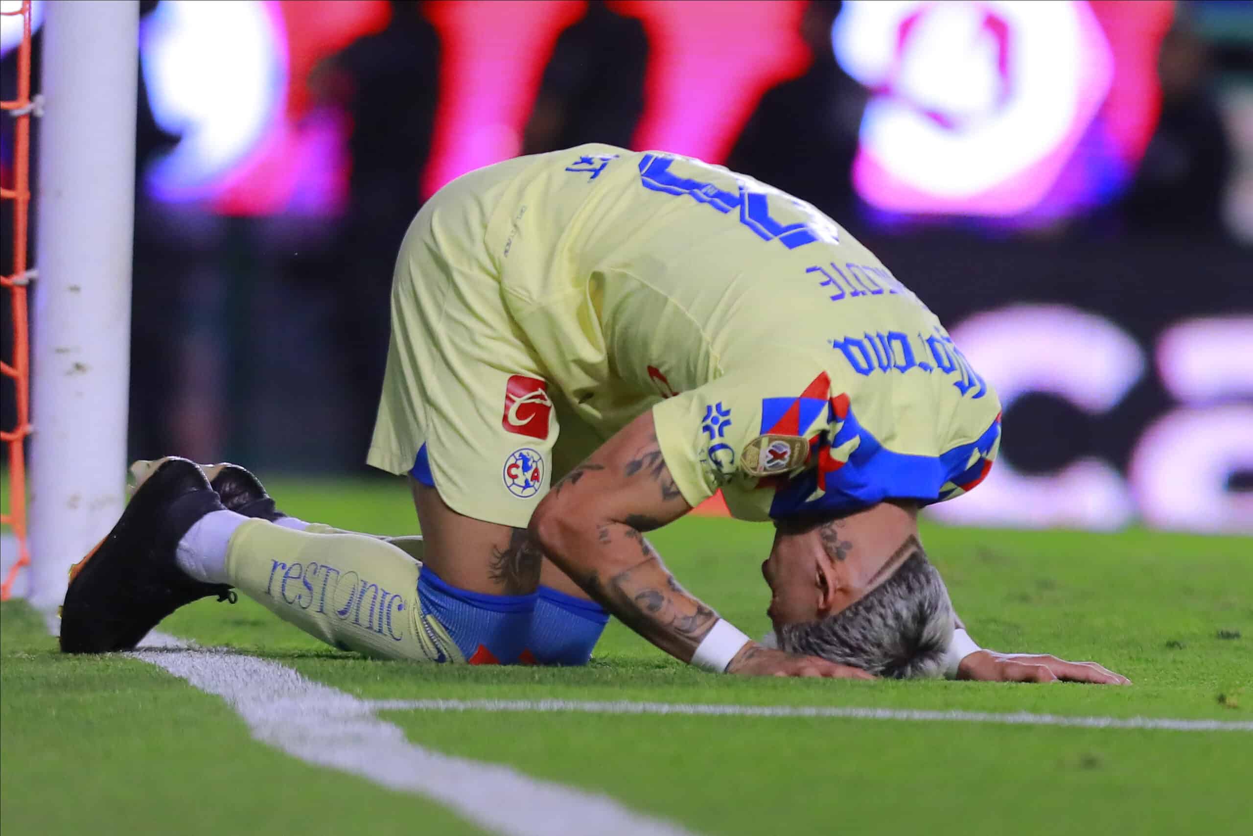 Christian Calderón del América en lamento durante el partido de la jornada 6 del Torneo Clausura 2024 de la Liga BBVA MX.
