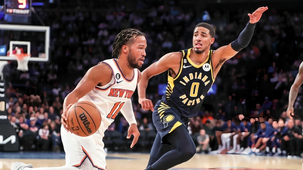 JALEN BRUNSON DE LOS KNICKS DEFENDIDO POR TYRESE HALIBURTON DE LOS PACERS