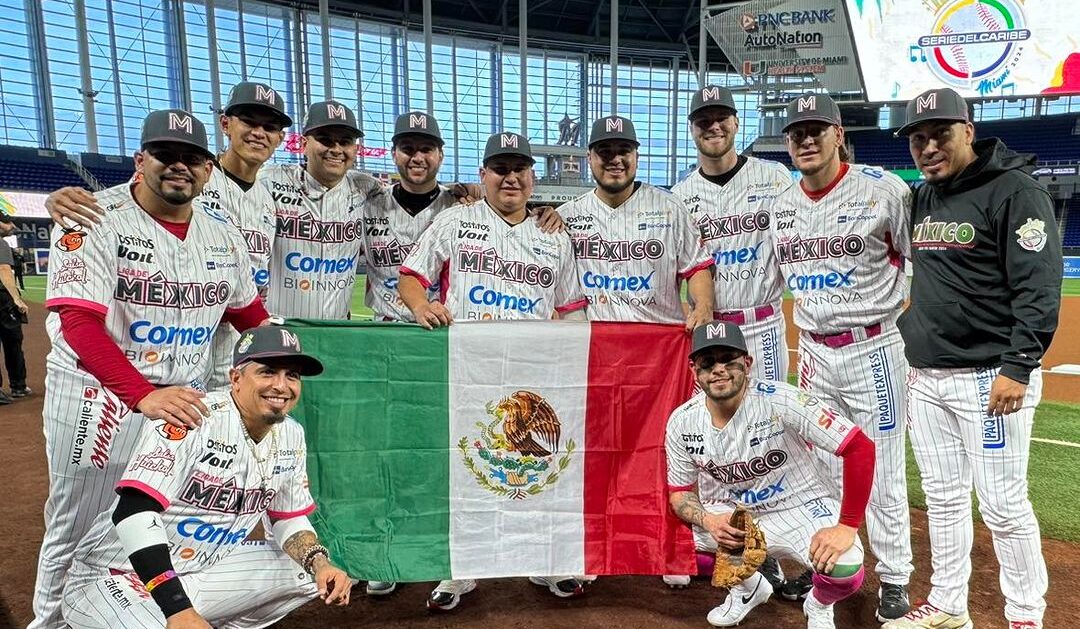 NARANJEROS DE HERMOSILLO REPRESENTANDO A MÉXICO EN LA SERIE DEL CARIBE, POSAN PARA LA FOTO