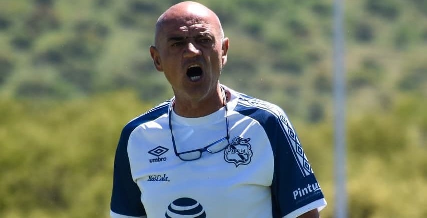 Chelis quiere dirigir al Club Puebla tras salida de Ricardo Carbajal.