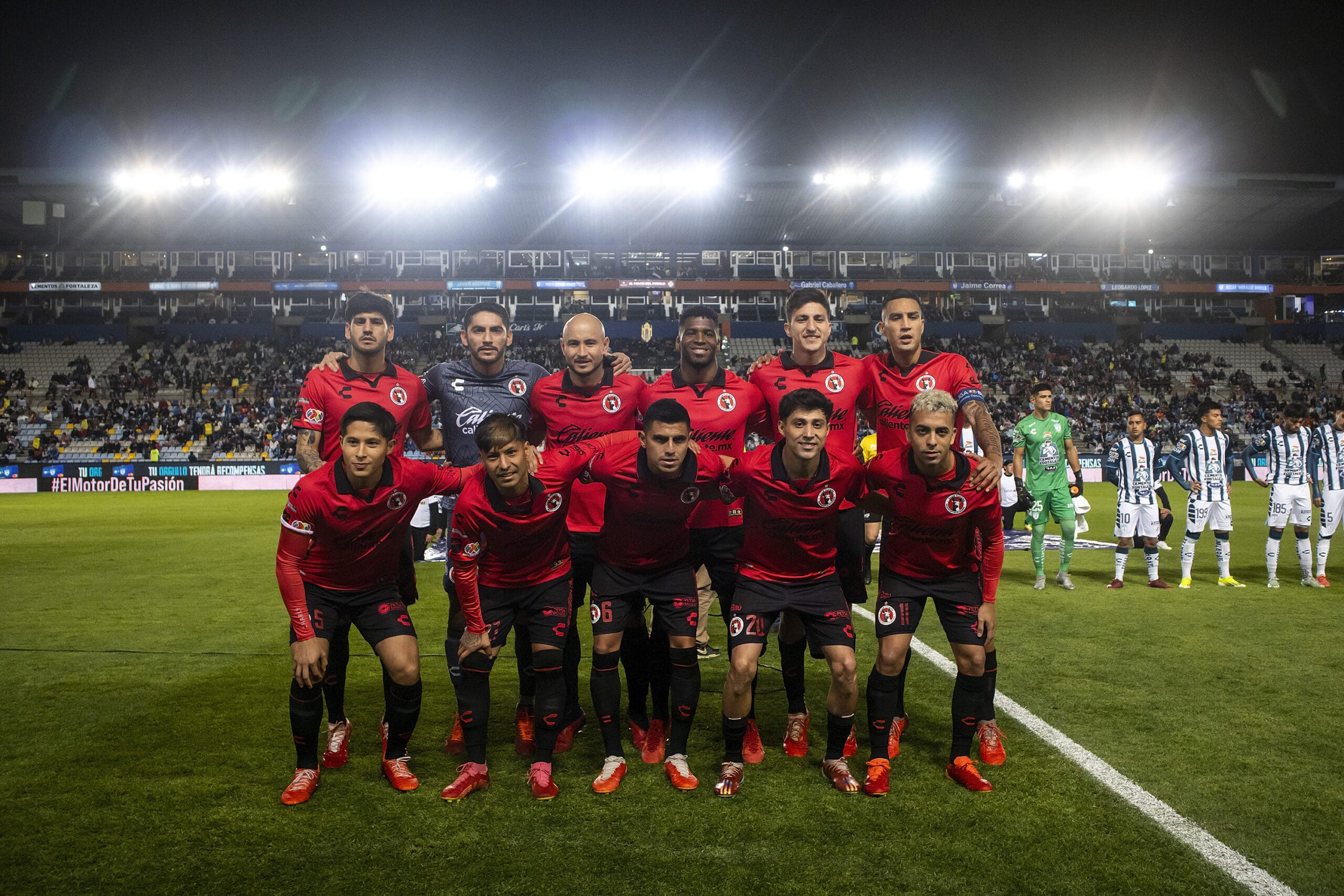 XOLOS DE TIJUANA POSAN PARA LA FOTO