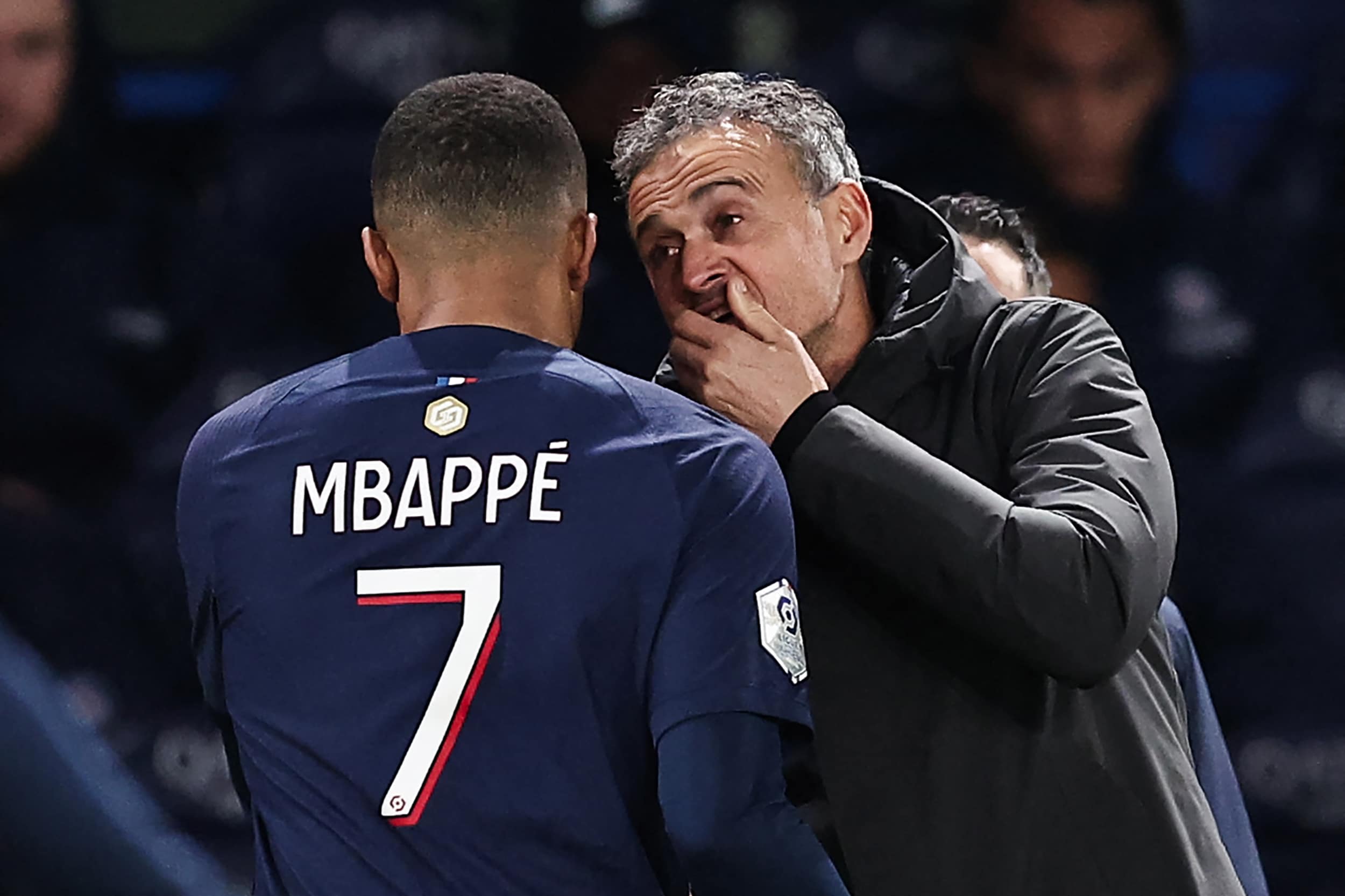 Luis Enrique aconseja a Mbappé en duelo del fin de semana en la Ligue 1.
