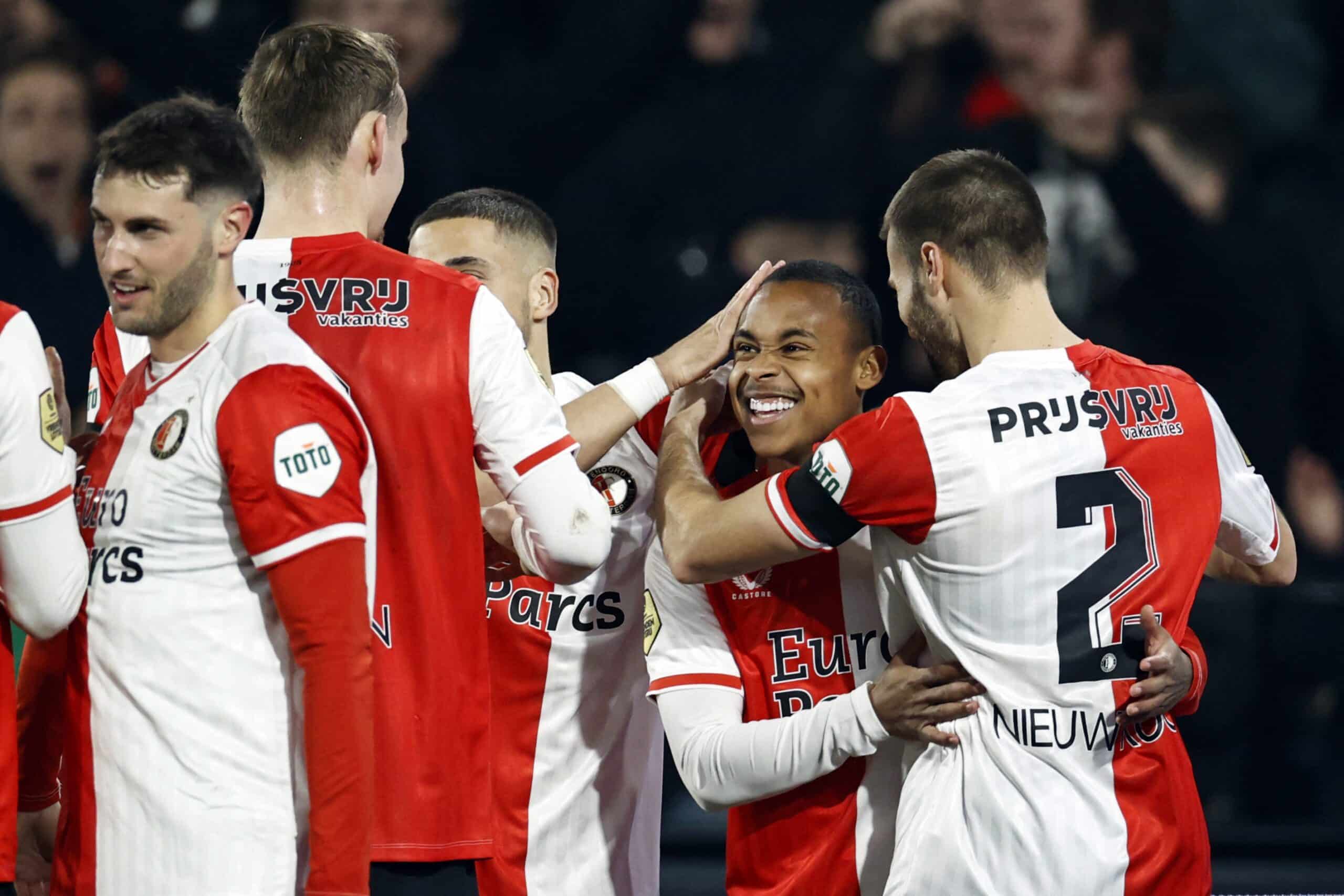 Feyenoord vino de atrás para vencer 3-2 al Heerenveen.