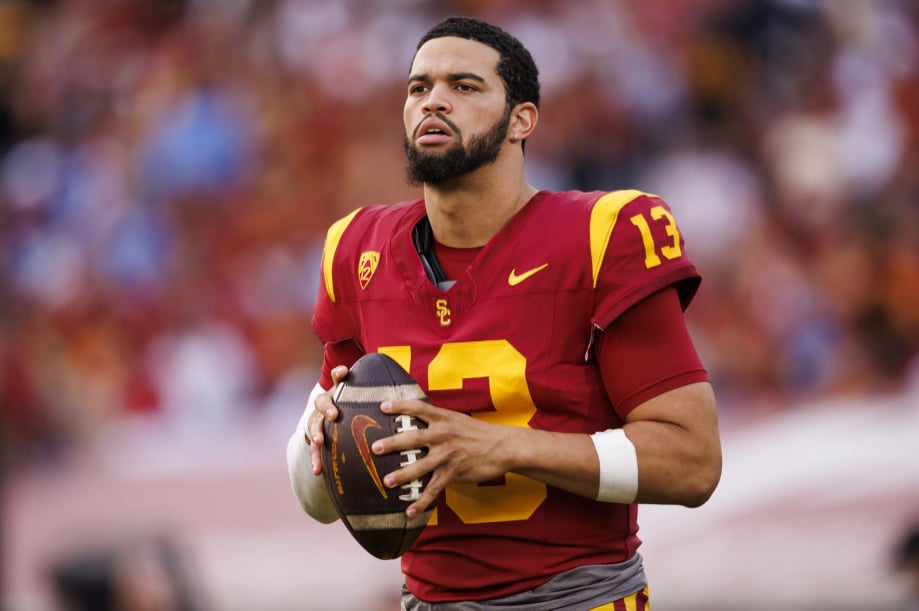 CALEB WILLIAMS DURANTE UN JUEGO EN LA NCAA CON LOS USC TROJANS