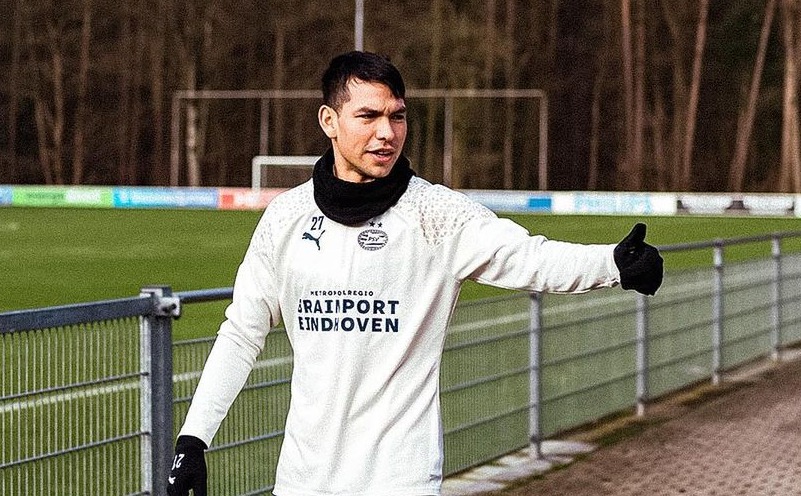 Hirving Lozano en entrenamiento del PSV.