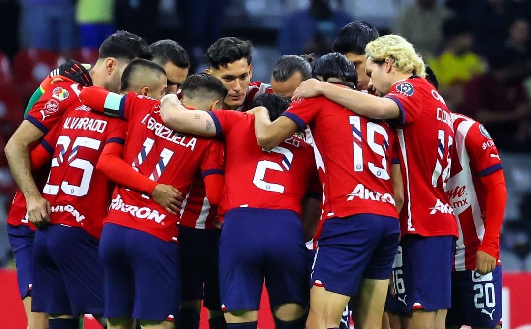 Jugadores de Chivas previo al juego de vuelta de la Concachampions.