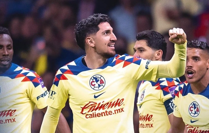 Diego Valdés festeja gol ante Chivas en la Concachampions.