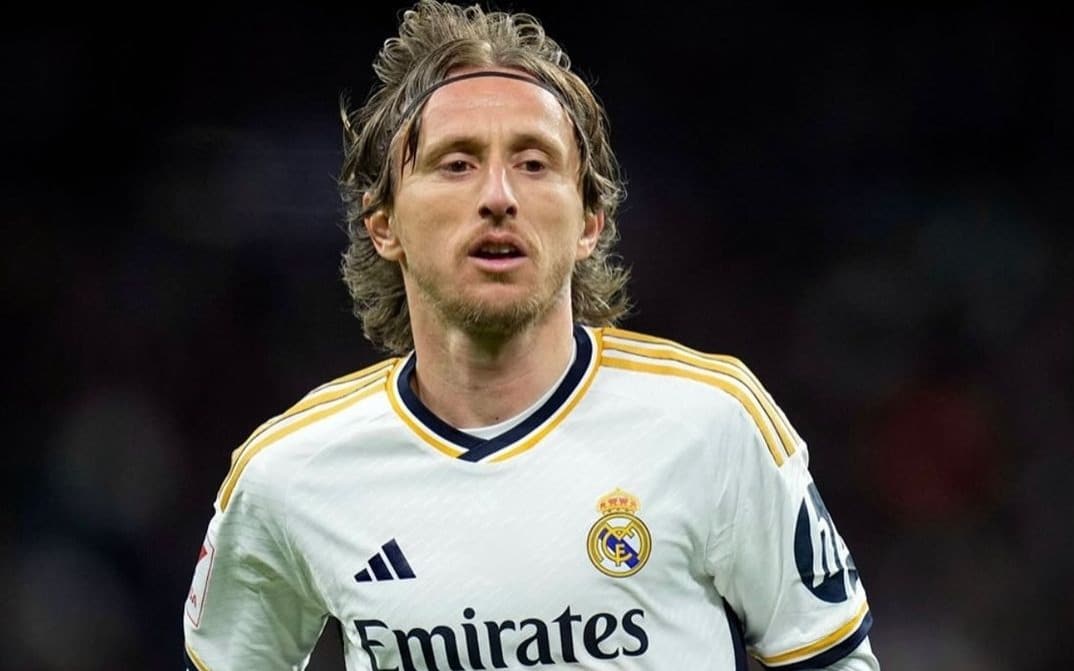 Luka Modric luce en partido del Real Madrid en la liga de España.