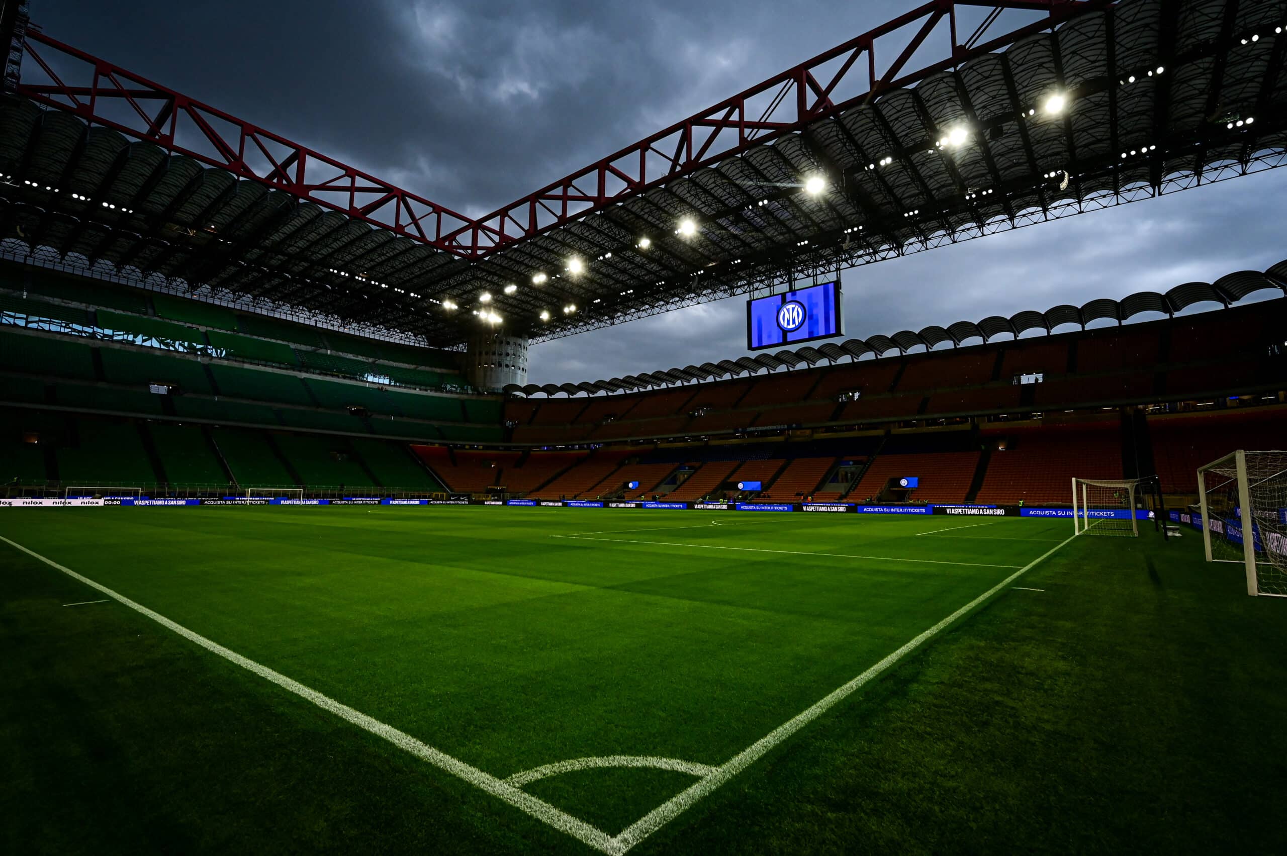 El estadio San Siro se encuentra listo para el partido Inter de Milán vs Empoli.