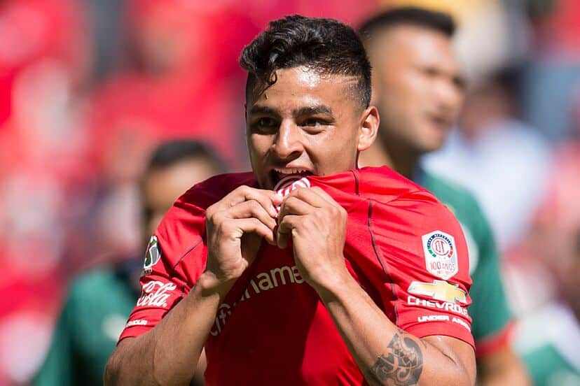 Alexis Vega festeja gol con los Diablos Rojos del Toluca.