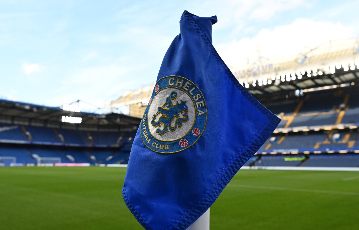 Bandera del Chelsea previo a la fecha 31 ante el Man United.