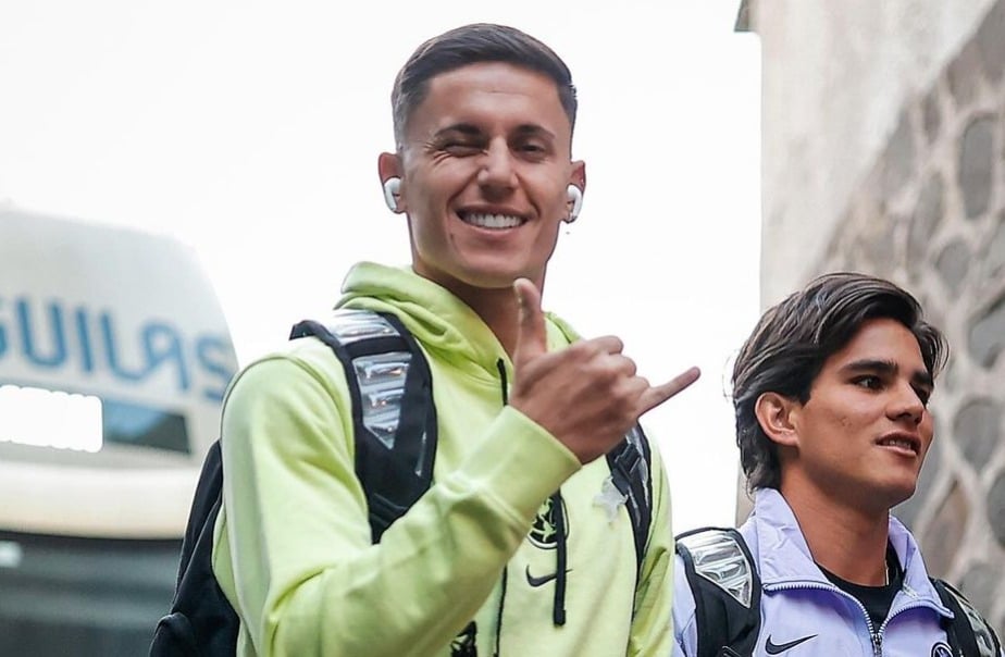 Jugadores del América a la llegada del estadio Azteca.