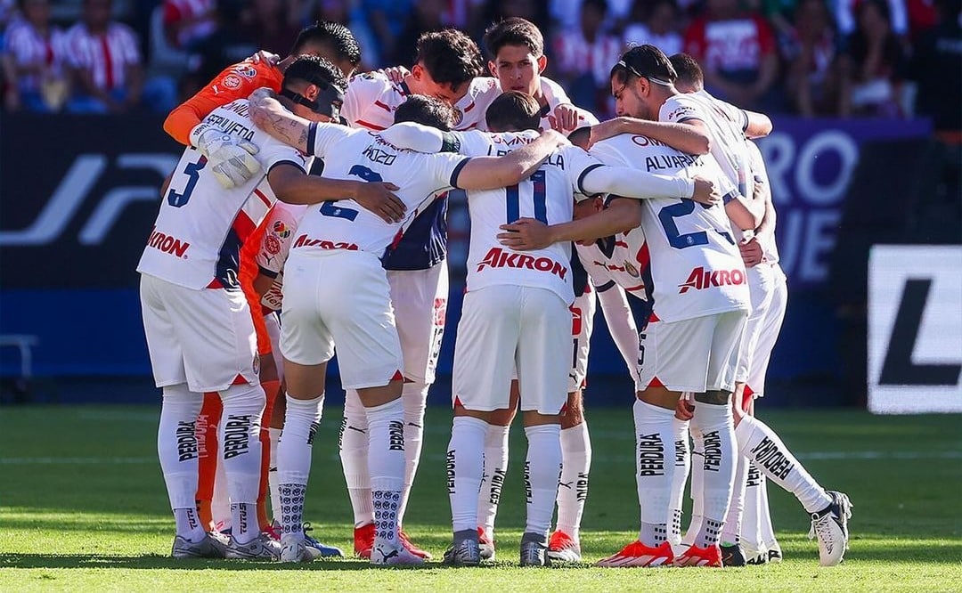 Chivas del Guadalajara se reune previo al juego de la fecha 15.