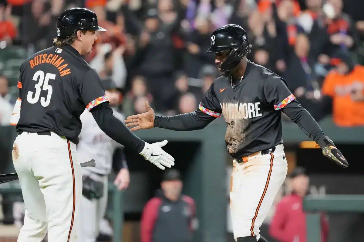 ORIOLES SIGUE DE LÍDER