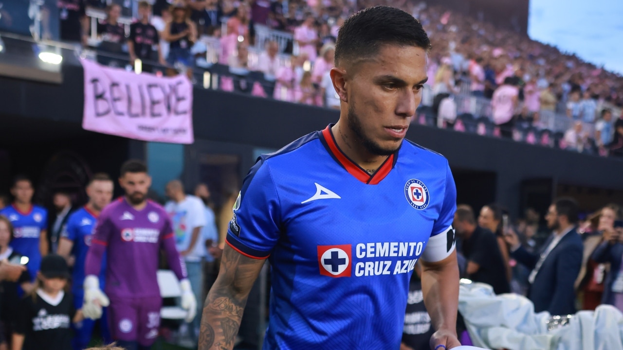 Carlos Salcedo corre peligro de seguir en Cruz Azul.