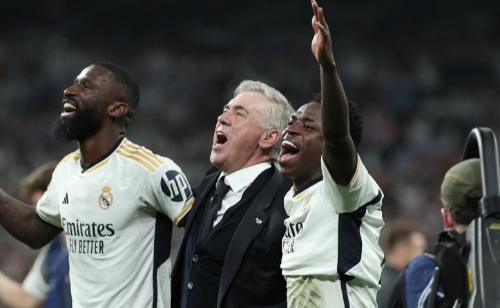 Carlo Ancelotti festejando su pase a la final de Champions.