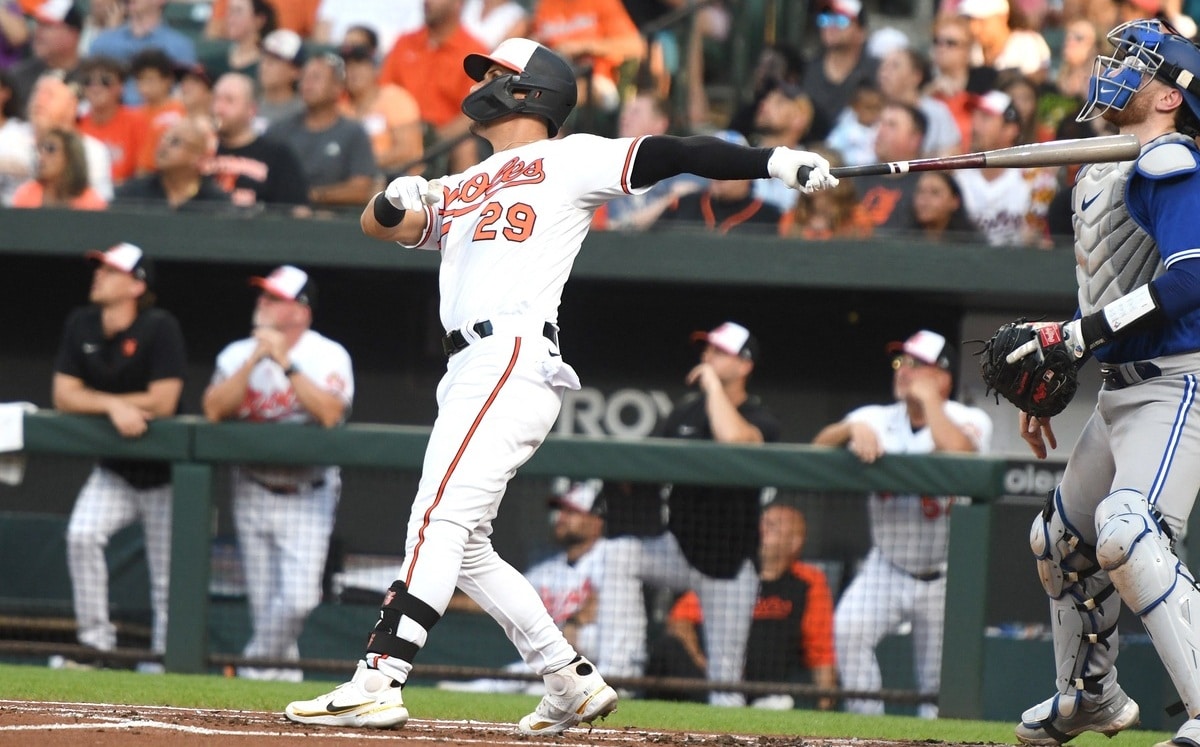 ORIOLES SIGUE DE LIDERES