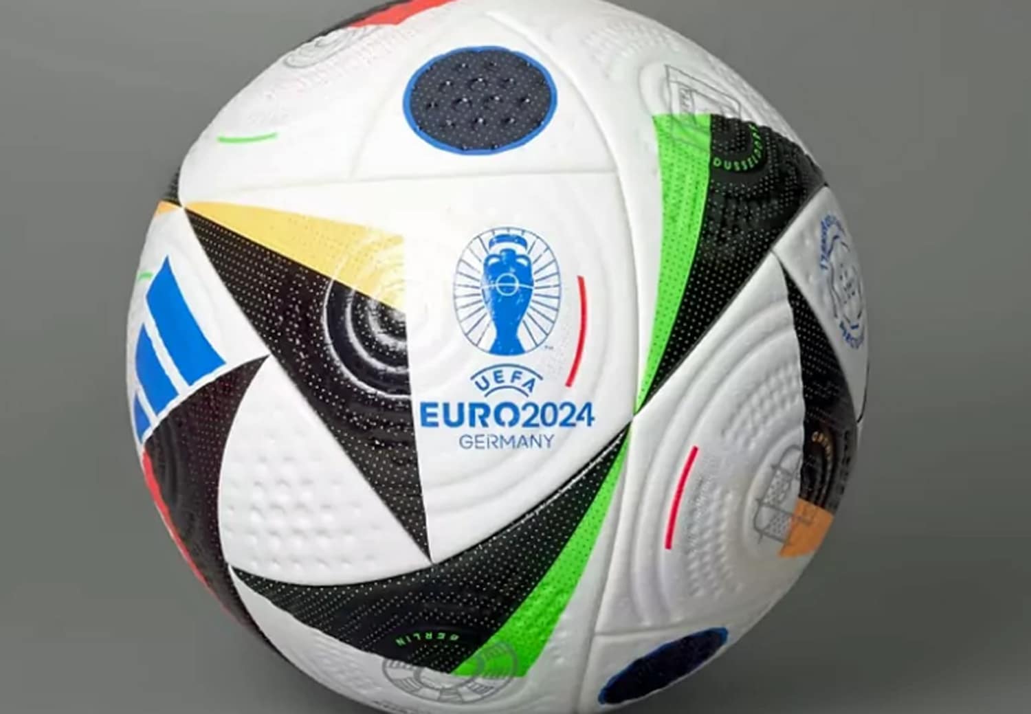 Balón oficial que se utilizará en la edición 2024 de la Euro.
