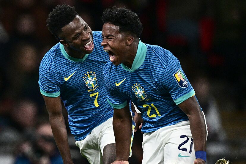 Vinicius y Endrick en festejo de gol en partido amistoso.