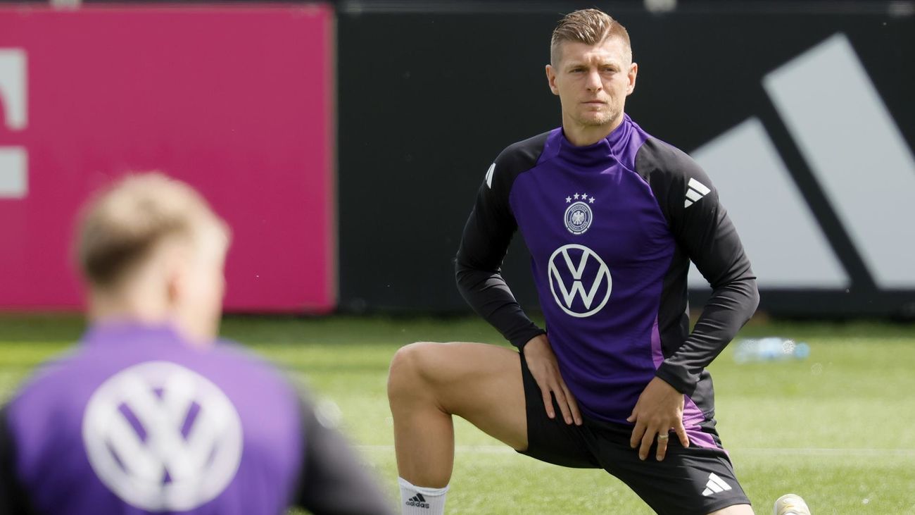 Toni Kroos en entrenamiento de la Selección de Alemania.