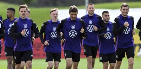 Jugadores de Alemania en entrenamiento previo a la fecha 2.