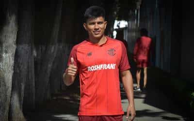 Jesús Gallardo en su primer entrenamiento con Toluca.