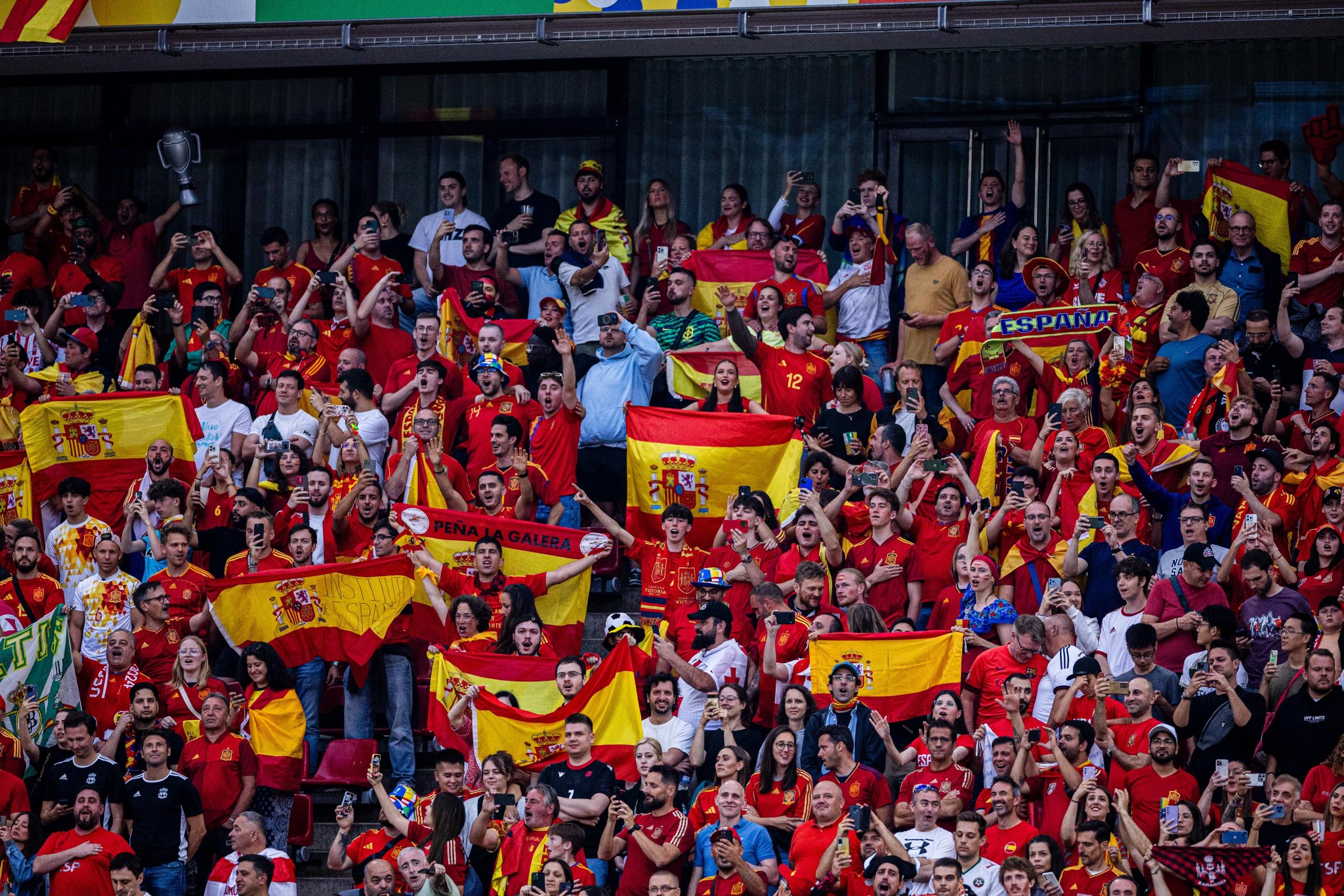Aficionados españoles hicieron una gran entrada en Alemania.