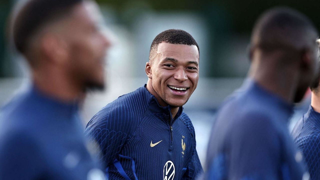 Kylian Mbappé en entrenamiento con la Selección de Francia.