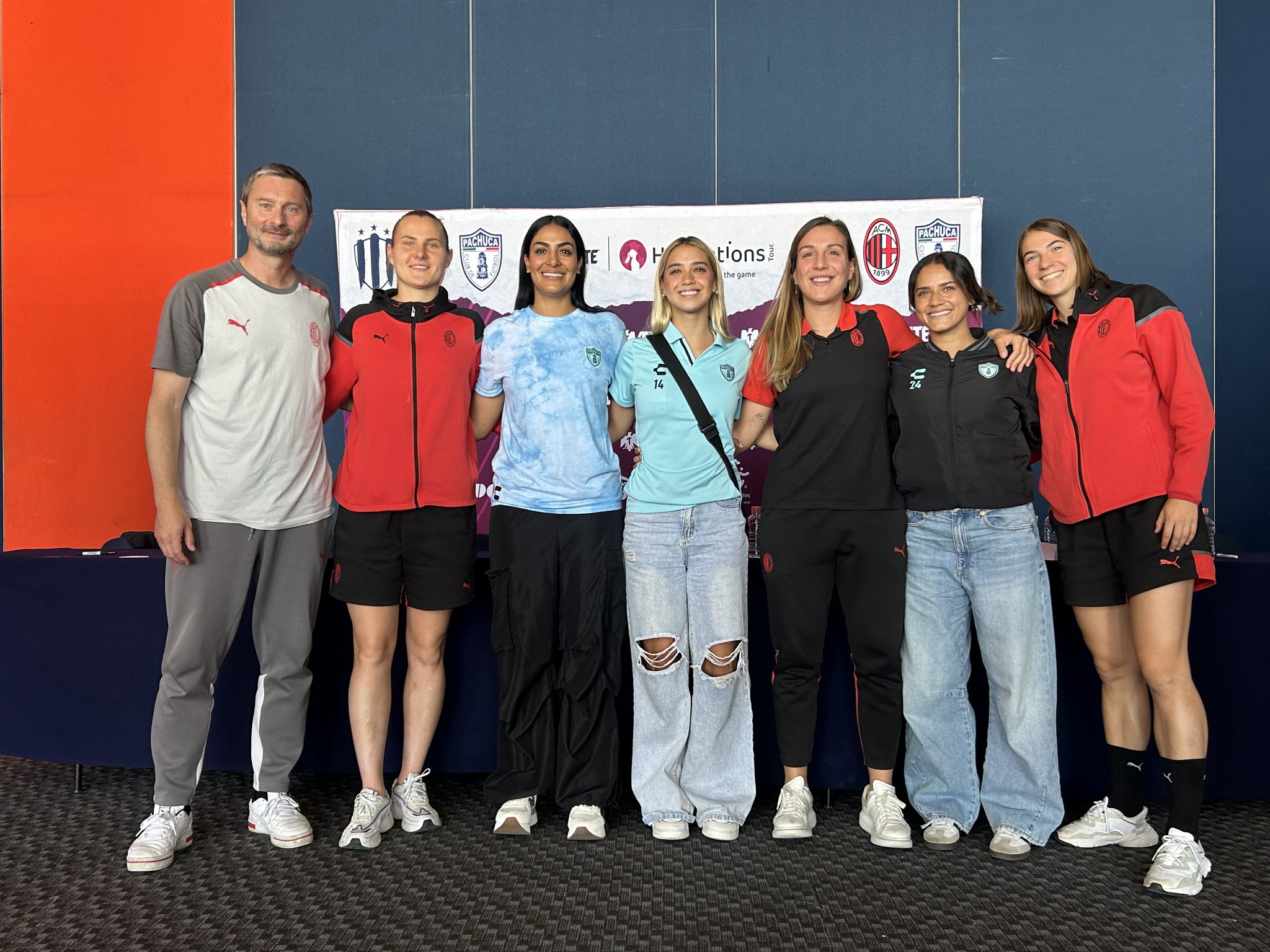 PACHUCA VS AC MILAN FEMENIL