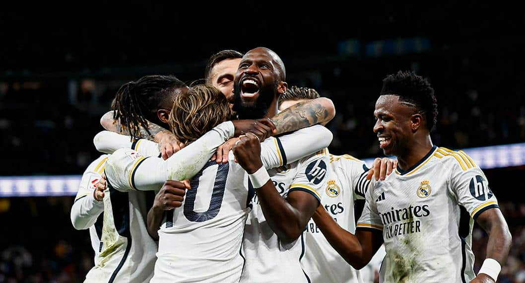 Jugadores del Real Madrid festejan el título de Champions.