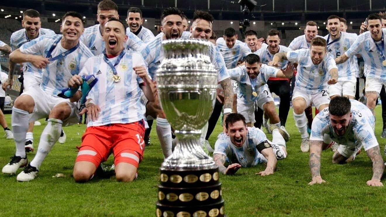 Jugadores de Argentina festejando su título de Copa América.