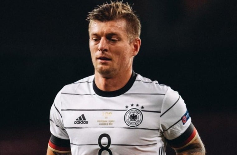Toni Kroos en partido con la selección de Alemania.