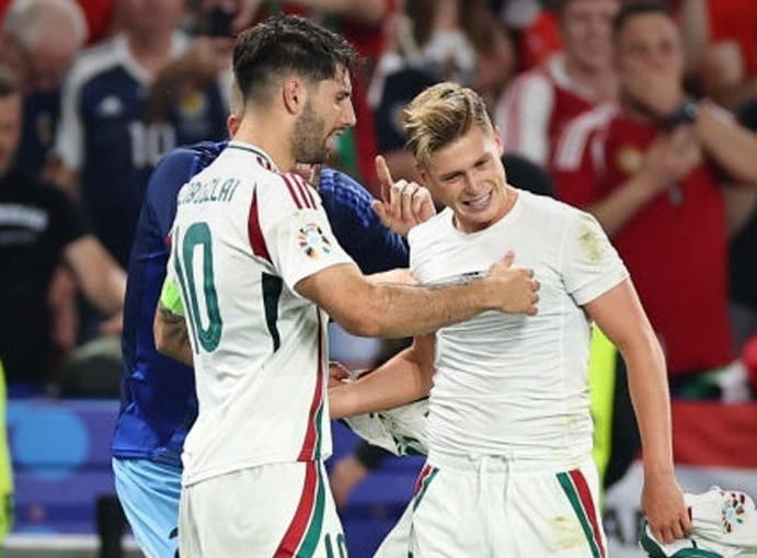 Hungría logra un triunfo agónico de último minuto.