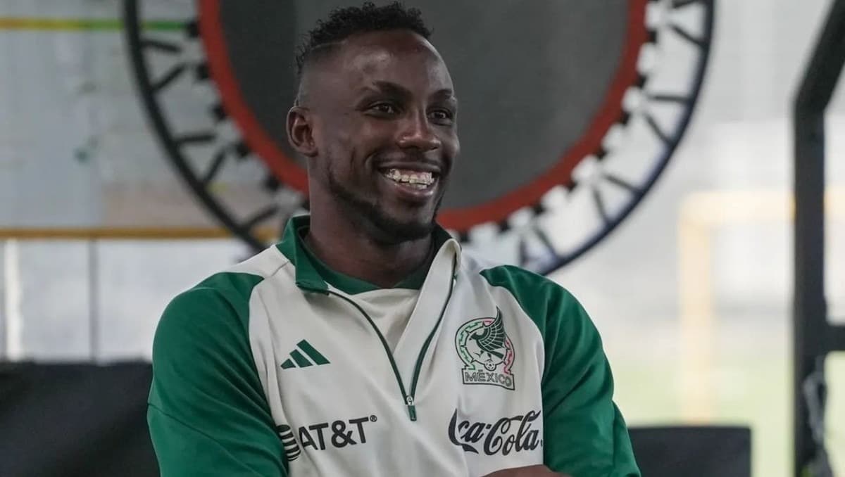 Julián Quiñones en rueda prensa del Tricolor.