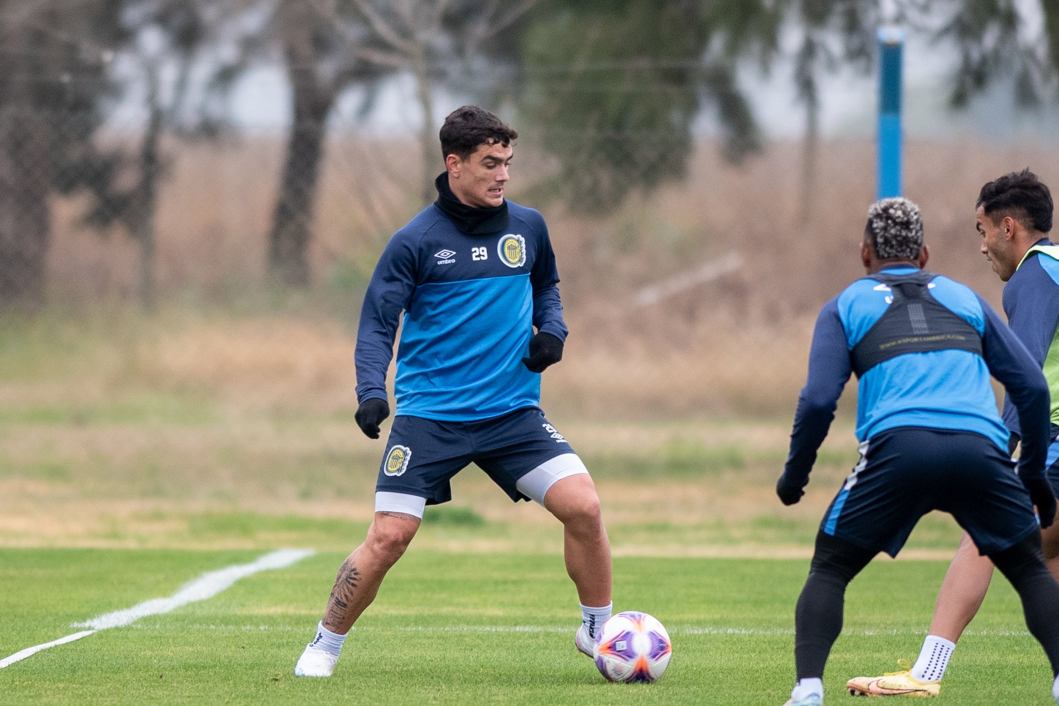 Lucas Martínez Dupuy en entrenamiento con Rosario Central.