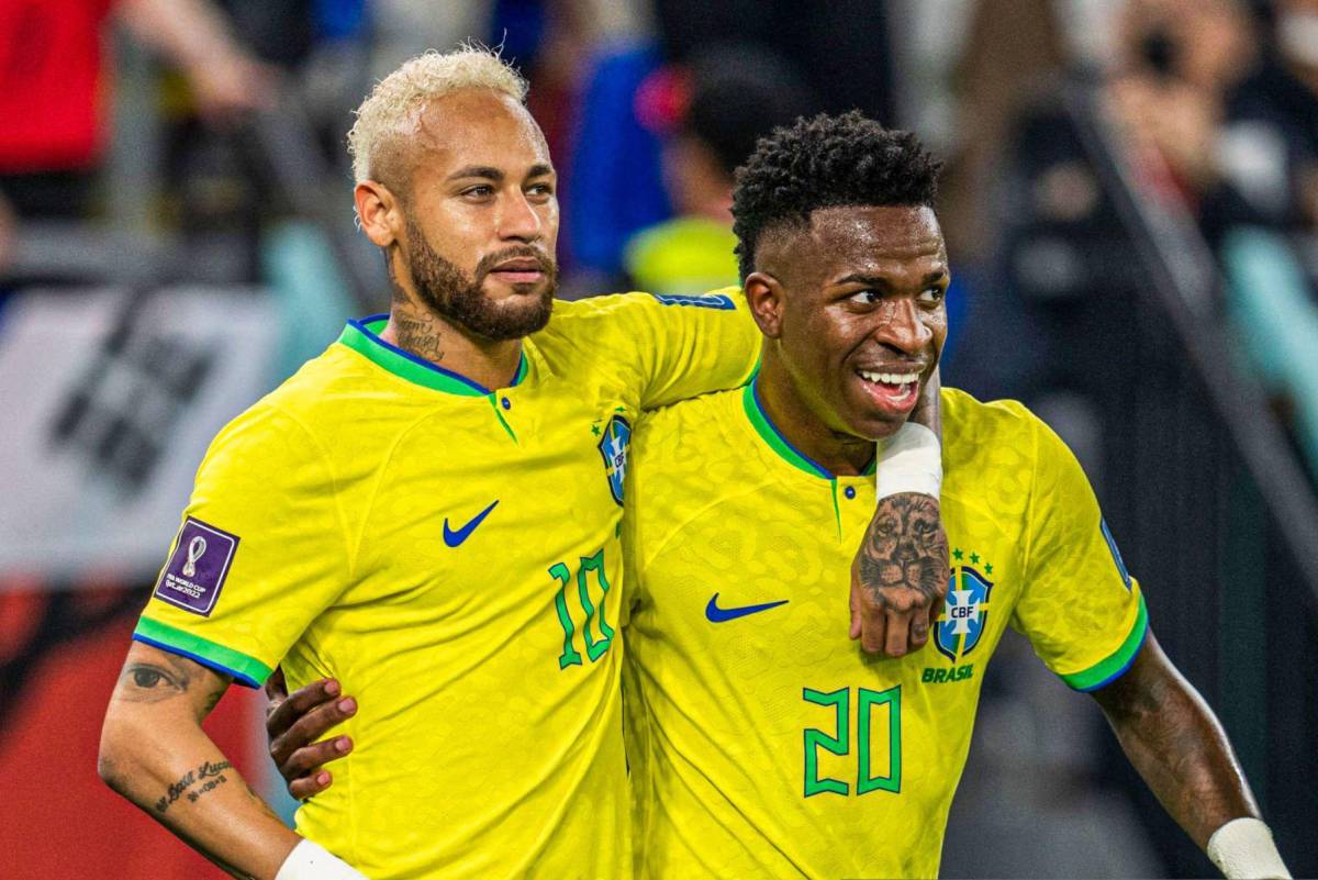 Neymar y Vinicius en partido con la Selección de Brasil.